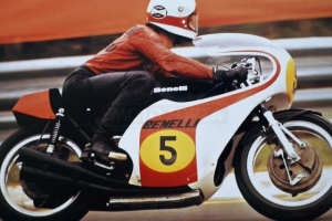 Sedlo Benelli 500cc 4-válec 1973 Saarinen