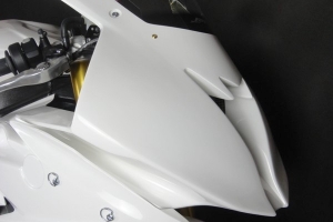 Ukázka kapotáže Motoforza na motocyklu - Vrchní díl je design SBK.