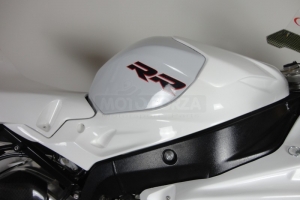 Ukázka kapotáže Motoforza na motocyklu - kryt nádrže racing -malý a sedlo racing pro nalepení gumy