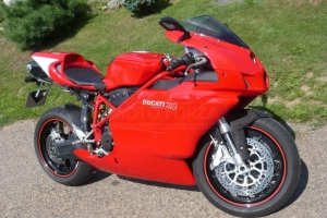 Sedlo Original polster Desmosedici design Ducati 749,999 2003-2006 na motocyklu