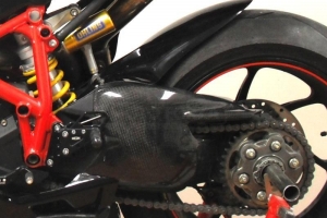 Kryt vidlice carbon na motocyklu
