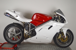 Ducati, 748,916,996,998  1995-2003  Přední blatník GFK na moto