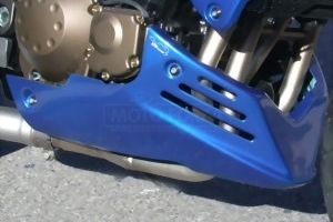  Klín pod motor Kawasaki Z750 2002-2006 / UNI verze 1, na moto Z750 2003-2006