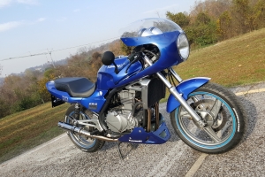 Polokapotáž GFK-sklolaminát Laverda SFC 750, Motoguzzi, Triumph na moto Kawasaki ER5 2000