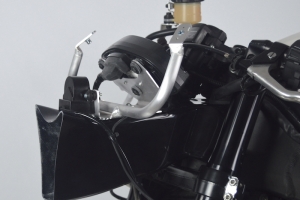 Honda CBR 600 RR 2013-2016  Vzduchová roura, GFK probarvený černý - ukázka na moto