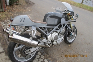 UNIversal CAFE RACER sedlo v.1 GFK na moto Yamaha TRX 850