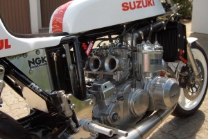 Sedlo GFK Suzuki 750 na  Suzuki GT 750 