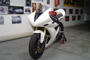 Díly na motocyklu Yamaha YZF R1 04-06