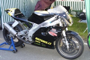 Díly motoforza Yamaha TZR  na stavbě Supermono