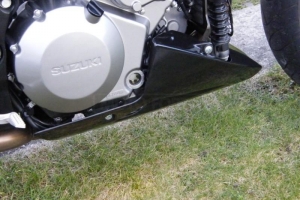 Klín pod motor Suzuki SV 1000 03-09- (TL1000S,1000 V-Strom) - výprodej -20%