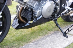Klín pod motor Suzuki SV 1000 03-09- (TL1000S,1000 V-Strom) - výprodej -20%