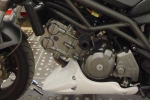 Klín pod motor - SET na moto - Cagiva Raptor 650