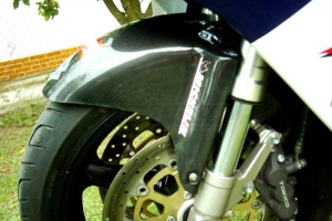 Přední blatník carbon na motocyklu Suzuki GSXR 600,750 1996 1997 1998 1999