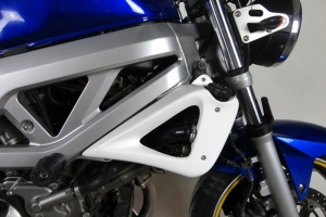 Kryty chladiče - GFK . ukázka na motocyklu Suzuki SV 650N 03-