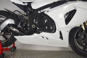 Suzuki GSX-R 1000 2009-2015 (K9-K15)  Kryt zadní vidlice - P CARBON - na motocyklu