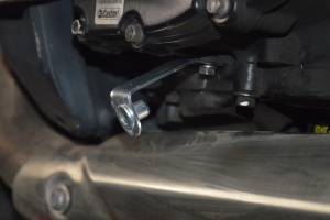 Klín pod motor Triumph 1050 Speed Triple 2011-2015,  - montážní sada na moto - Pravá strana - držák č-4