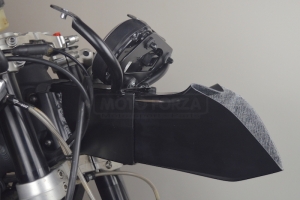 Vzduchová roura - přechodová GFK -probarvený  - Triumph 675 2013-2016 Daytona - na moto