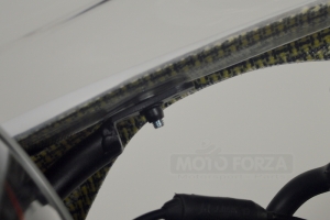 Držák otáčkoměru s náfukem - SET Triumph 675 2013- - ukázka s plexi Puig