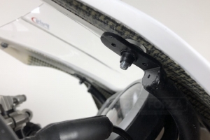 Držák otáčkoměru s náfukem - SET Triumph 675 2013- - ukázka s plexi Puig
