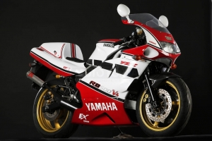 Olejová Vana YZR 500 na modelu Yamaha RD500