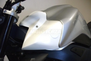 Yamaha FZ1 2006- Kryt nádrže CARBON - montážní body na moto
